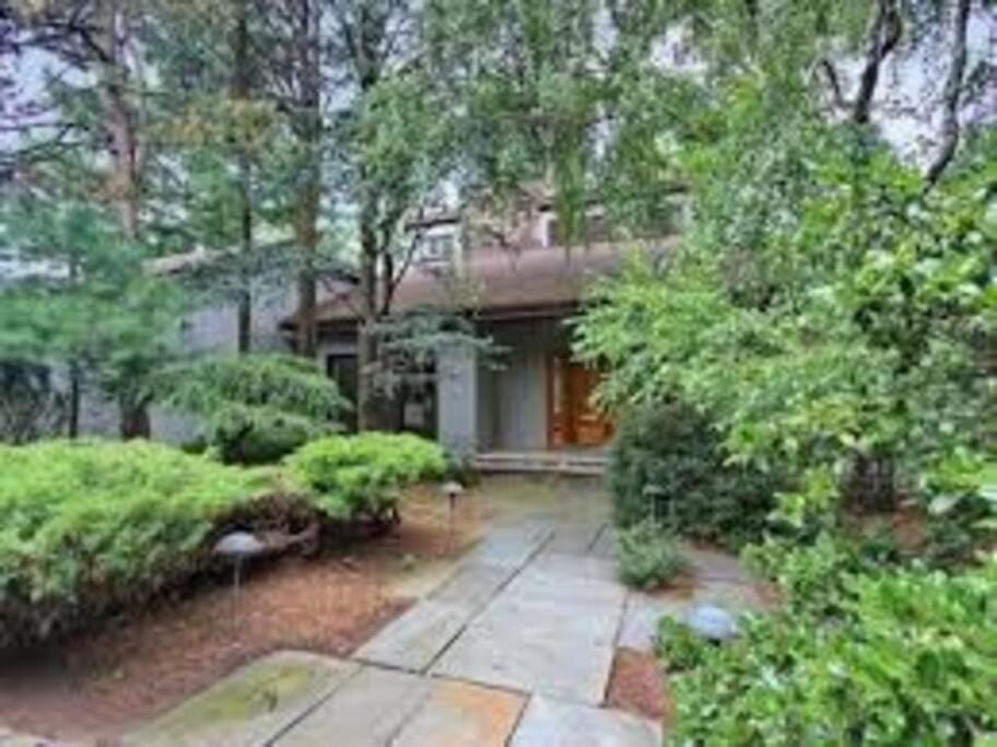 Вилла Luxury Dramatic House In Ливингстон Экстерьер фото