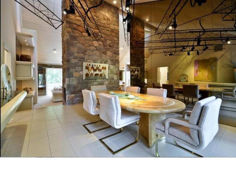 Вилла Luxury Dramatic House In Ливингстон Экстерьер фото